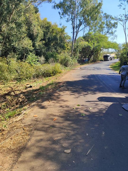 Foto 3 de 3 — Caminhoneiro que morreu após tombar na vicinal de Gavião Peixoto é identificado